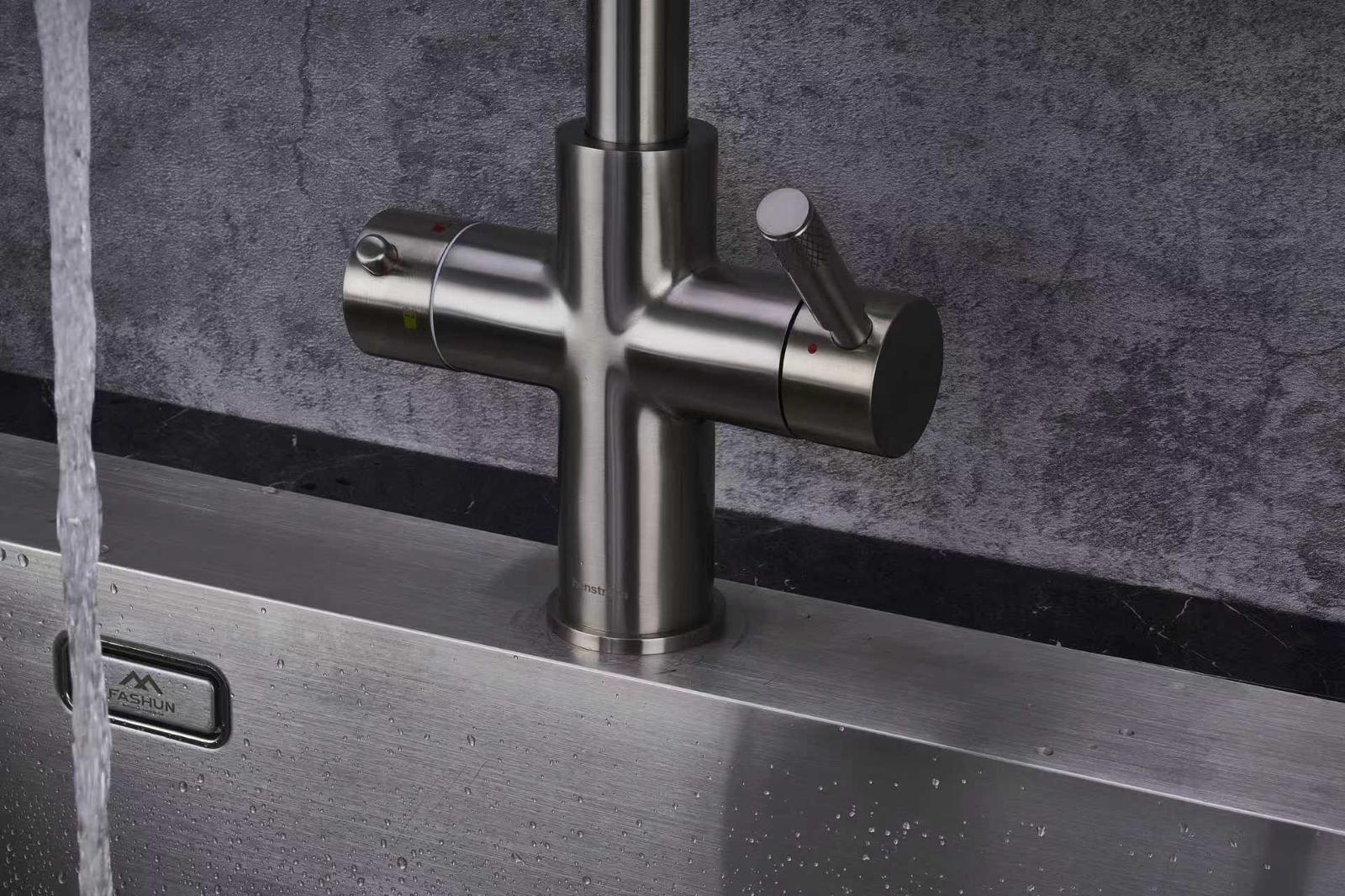 4-in-1 Hanström Flex Pro - Brushed Nickel
